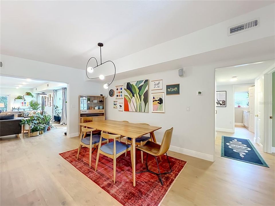 Activo con contrato: $624,900 (4 camas, 2 baños, 1933 Pies cuadrados)