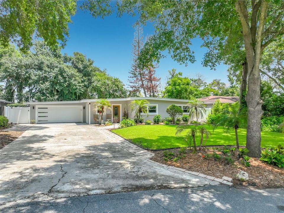 Activo con contrato: $624,900 (4 camas, 2 baños, 1933 Pies cuadrados)