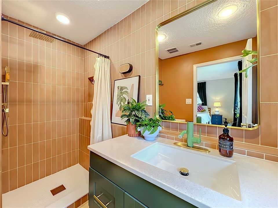 Activo con contrato: $624,900 (4 camas, 2 baños, 1933 Pies cuadrados)
