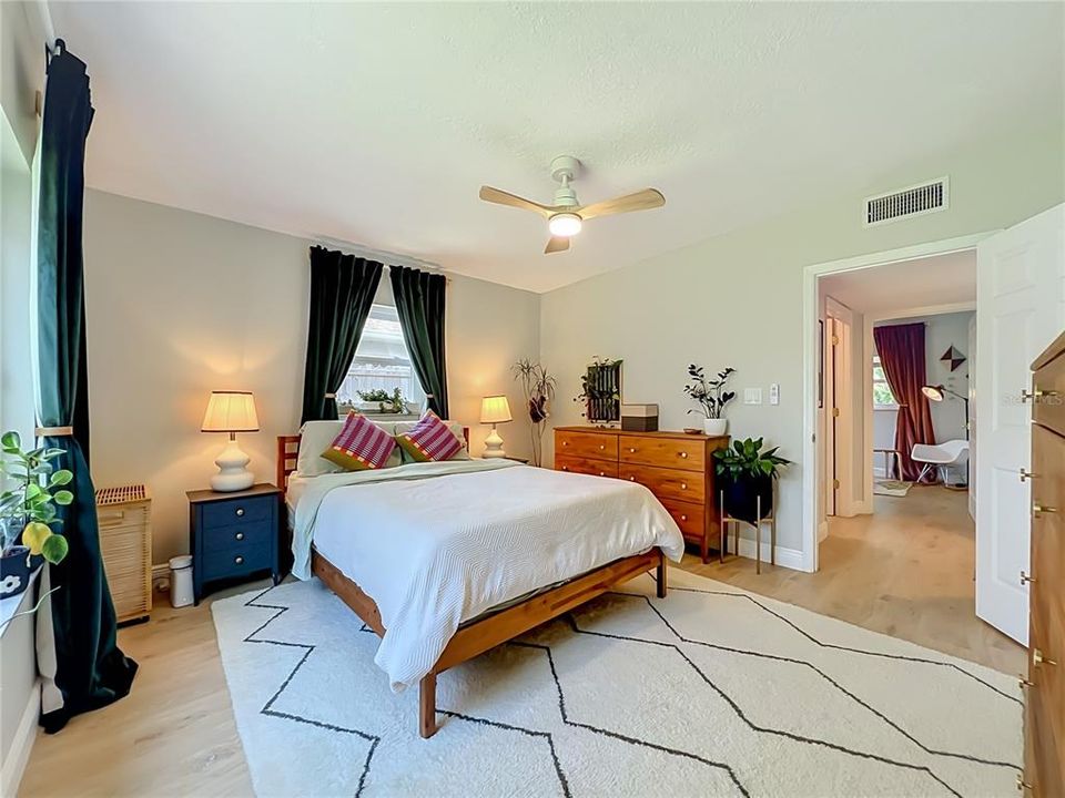 Activo con contrato: $624,900 (4 camas, 2 baños, 1933 Pies cuadrados)