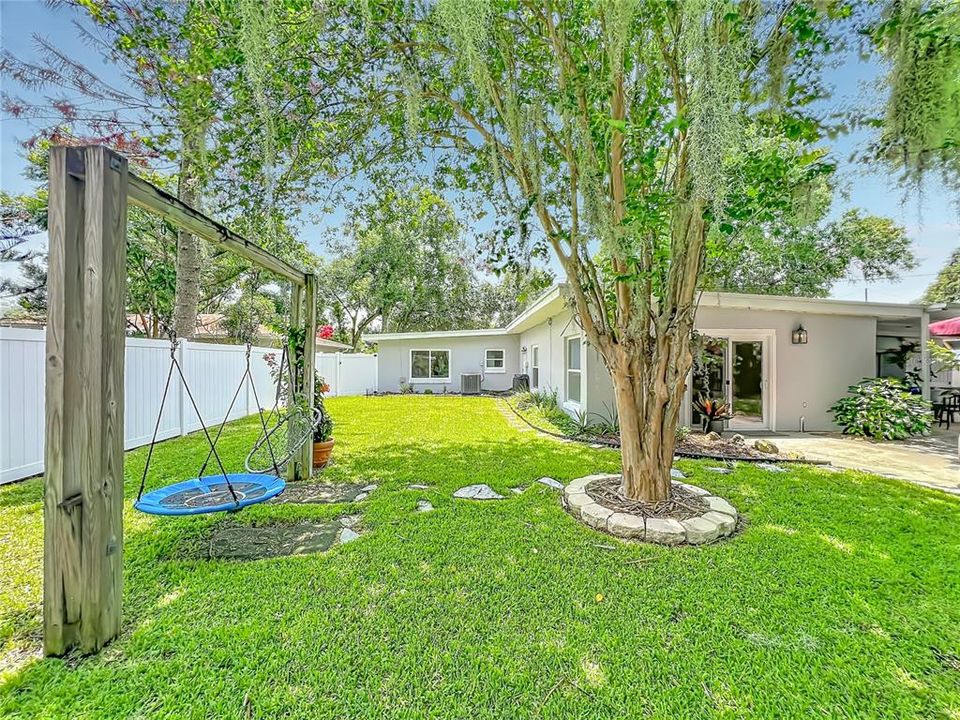 Activo con contrato: $624,900 (4 camas, 2 baños, 1933 Pies cuadrados)