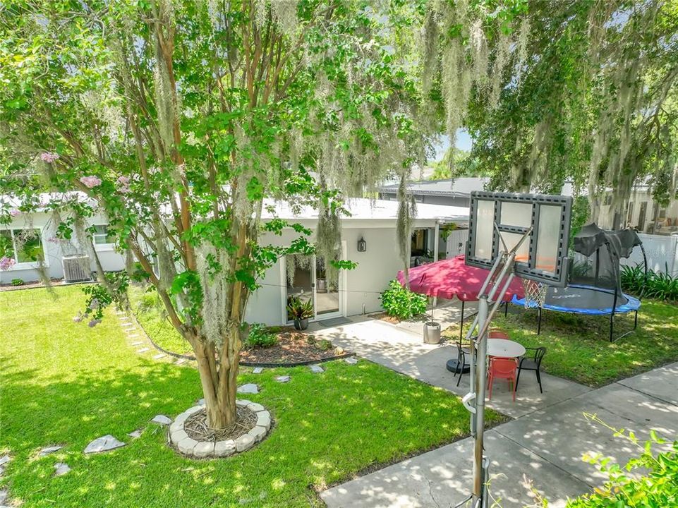 Activo con contrato: $624,900 (4 camas, 2 baños, 1933 Pies cuadrados)