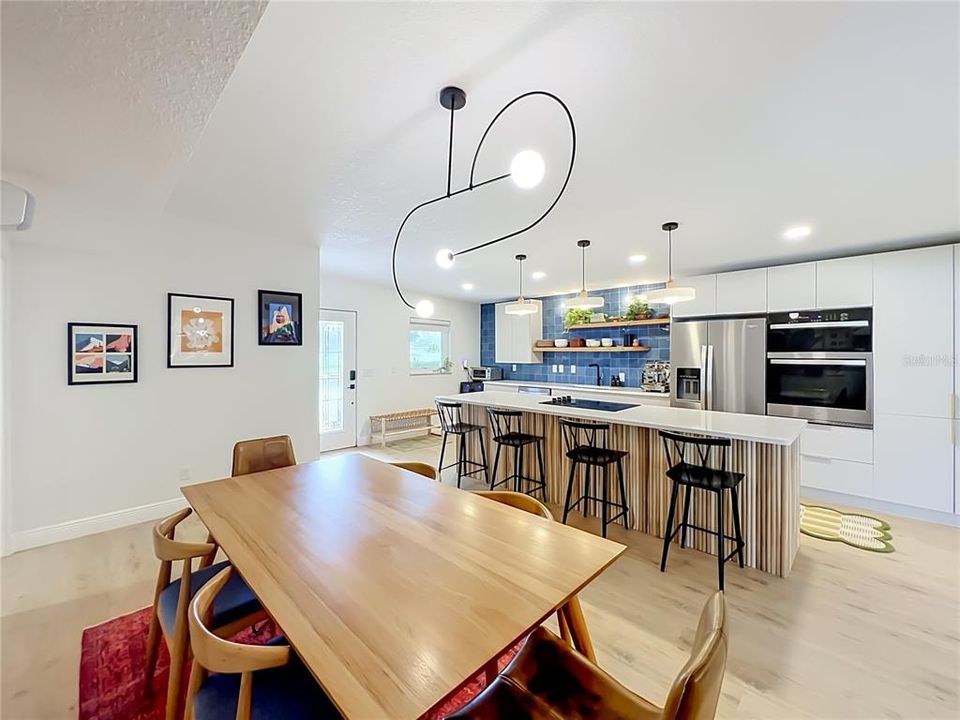 Activo con contrato: $624,900 (4 camas, 2 baños, 1933 Pies cuadrados)