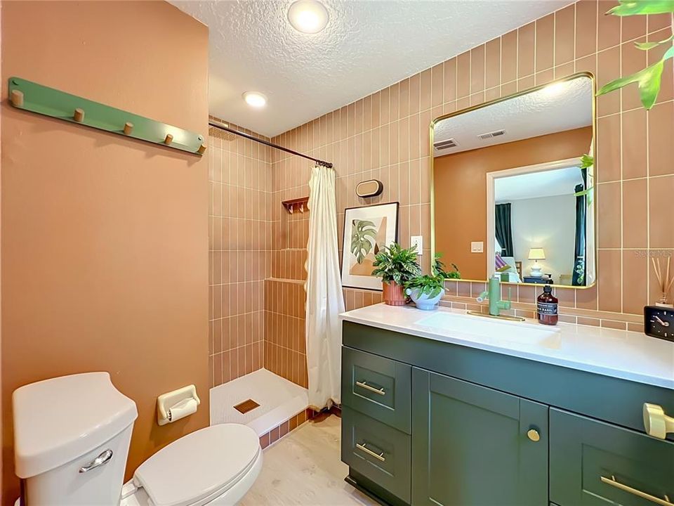 Activo con contrato: $624,900 (4 camas, 2 baños, 1933 Pies cuadrados)