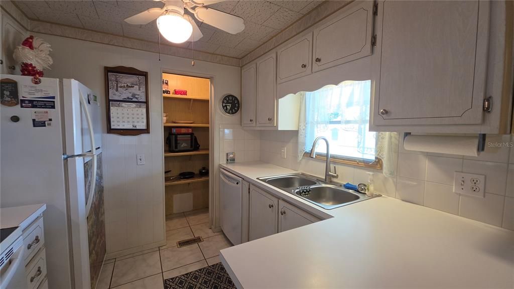 На продажу: $124,900 (2 спален, 2 ванн, 960 Квадратных фут)