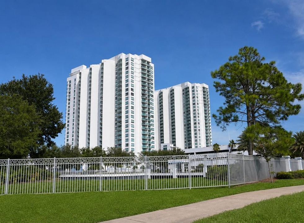 En Venta: $410,000 (3 camas, 3 baños, 2079 Pies cuadrados)
