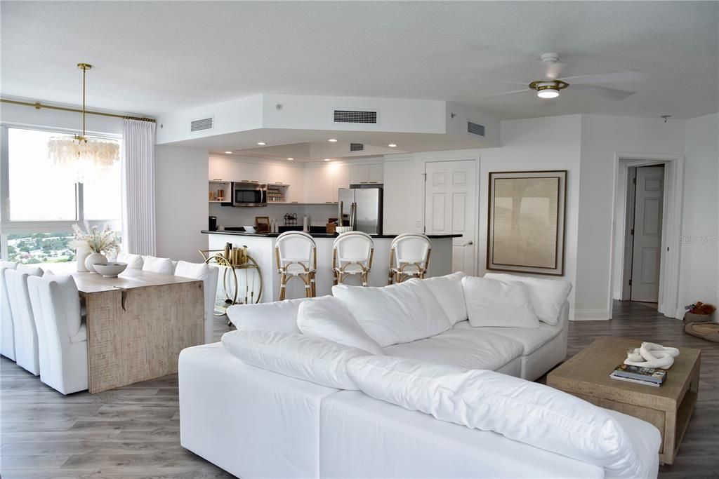En Venta: $410,000 (3 camas, 3 baños, 2079 Pies cuadrados)