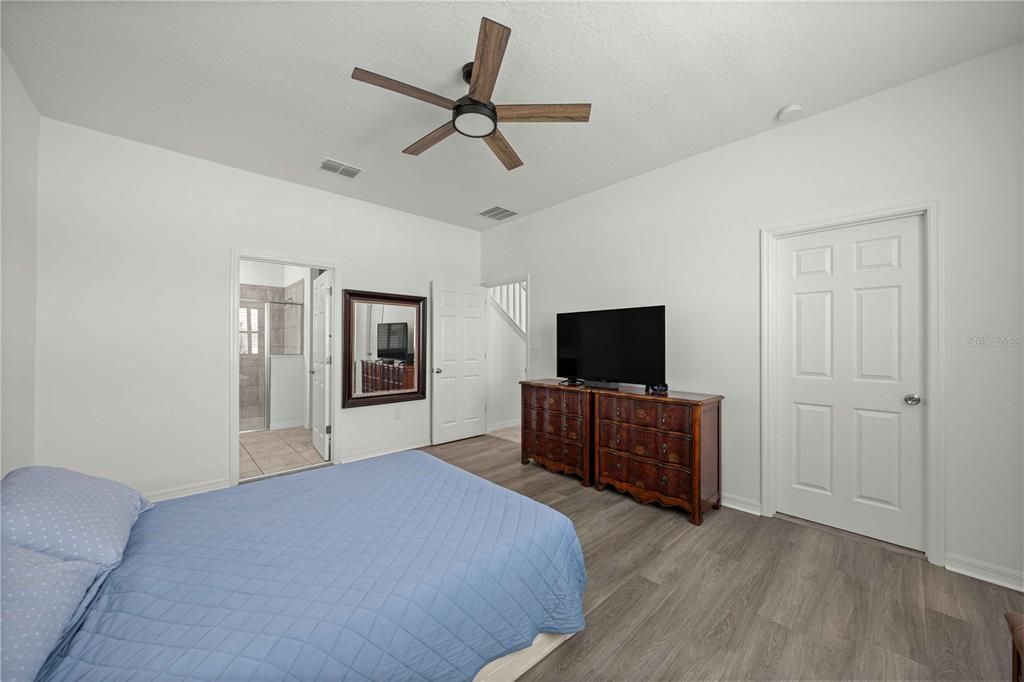 For Rent: $2,800 (4 beds, 2 baths, 2409 Square Feet)