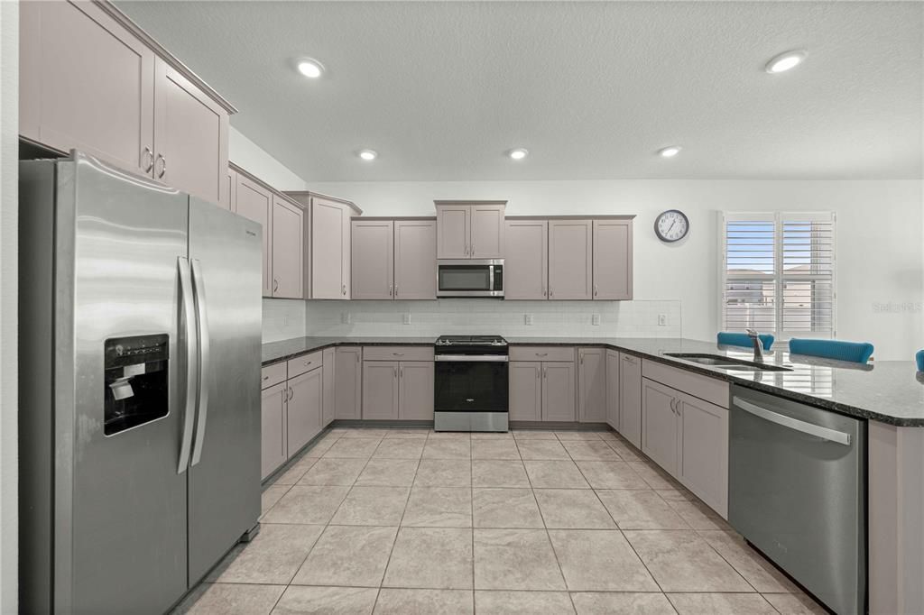 For Rent: $2,800 (4 beds, 2 baths, 2409 Square Feet)