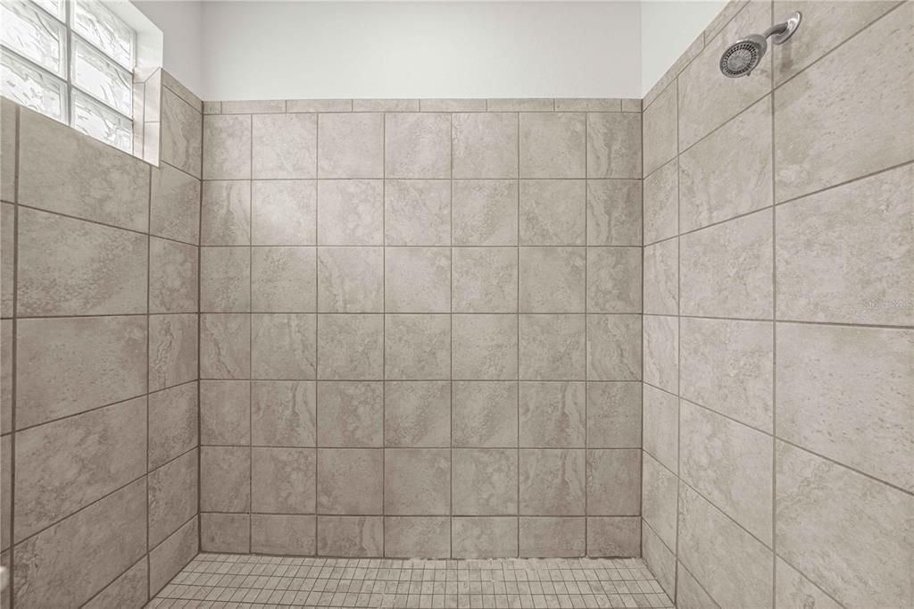 For Rent: $2,800 (4 beds, 2 baths, 2409 Square Feet)