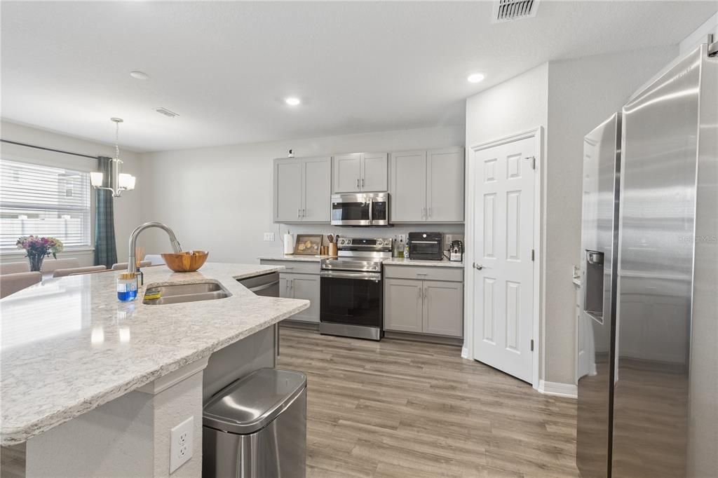 For Rent: $2,750 (4 beds, 2 baths, 2036 Square Feet)