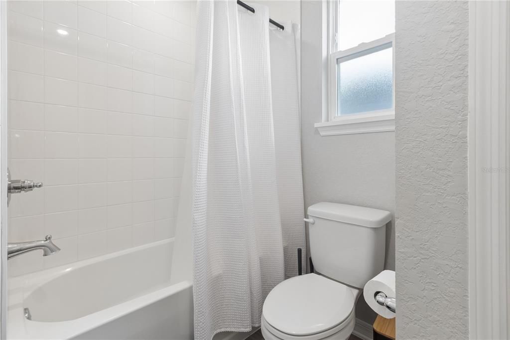 For Rent: $2,750 (4 beds, 2 baths, 2036 Square Feet)