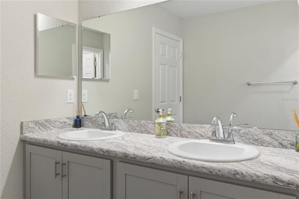 For Rent: $2,750 (4 beds, 2 baths, 2036 Square Feet)