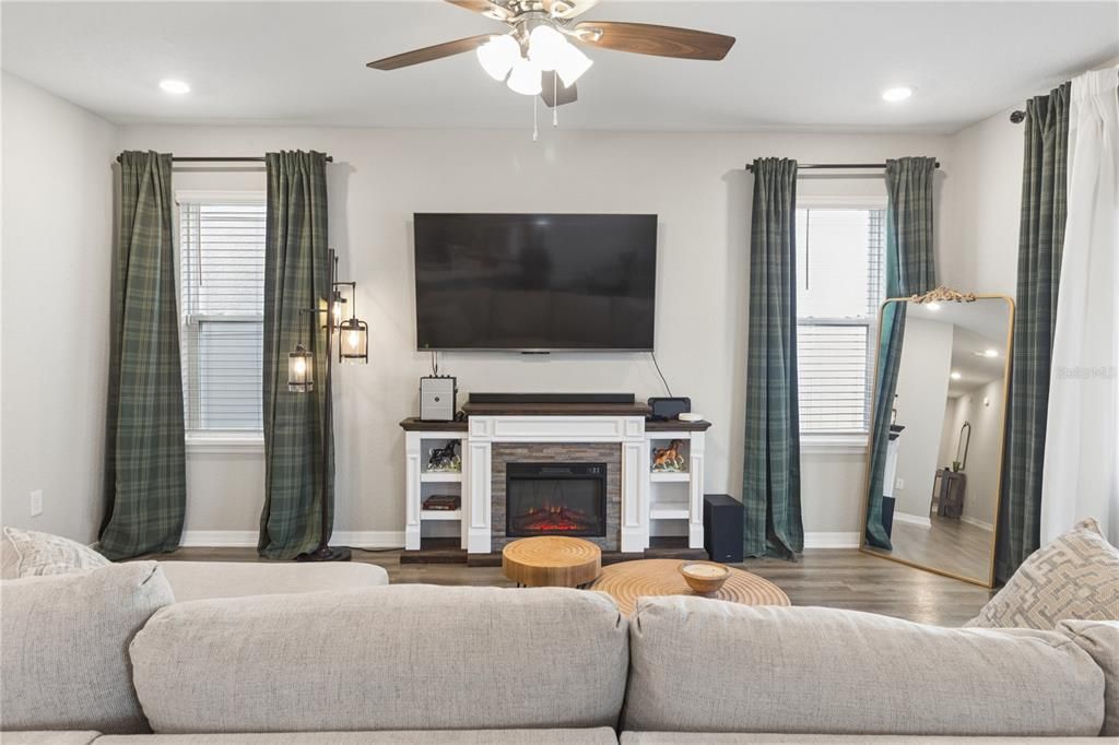For Rent: $2,750 (4 beds, 2 baths, 2036 Square Feet)