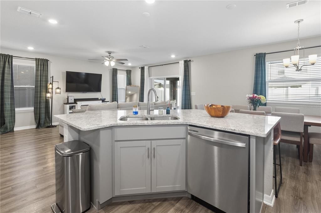 For Rent: $2,750 (4 beds, 2 baths, 2036 Square Feet)