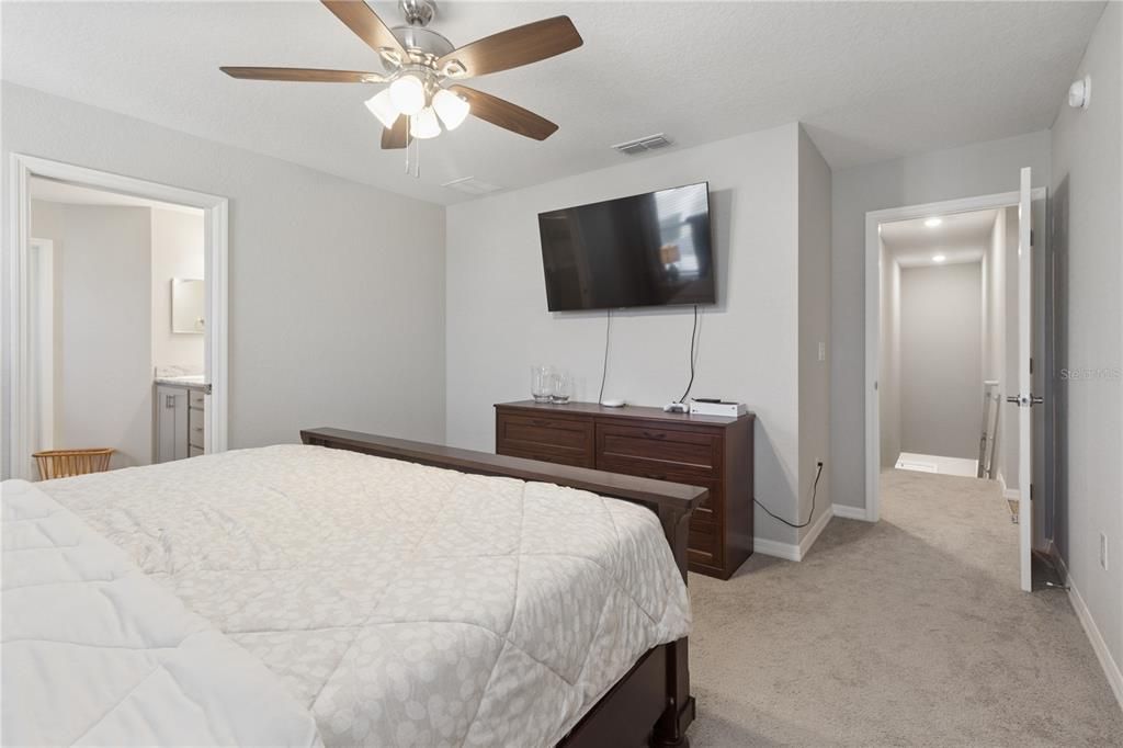 For Rent: $2,750 (4 beds, 2 baths, 2036 Square Feet)