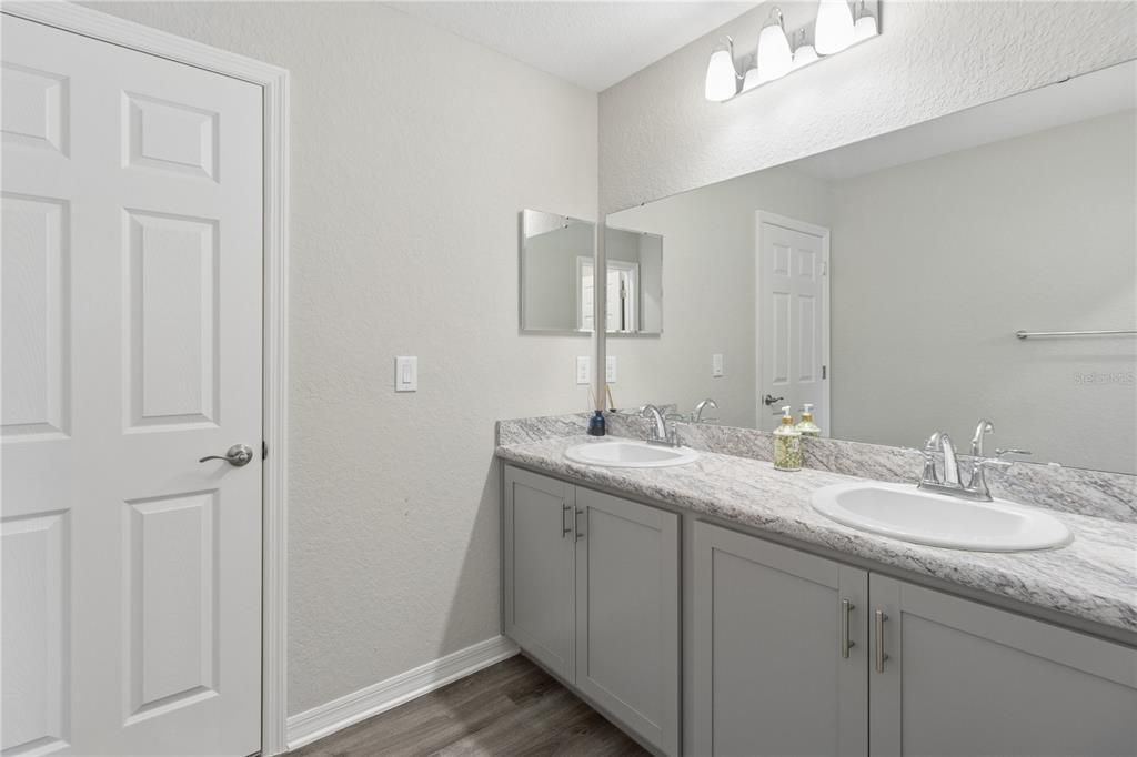 For Rent: $2,750 (4 beds, 2 baths, 2036 Square Feet)