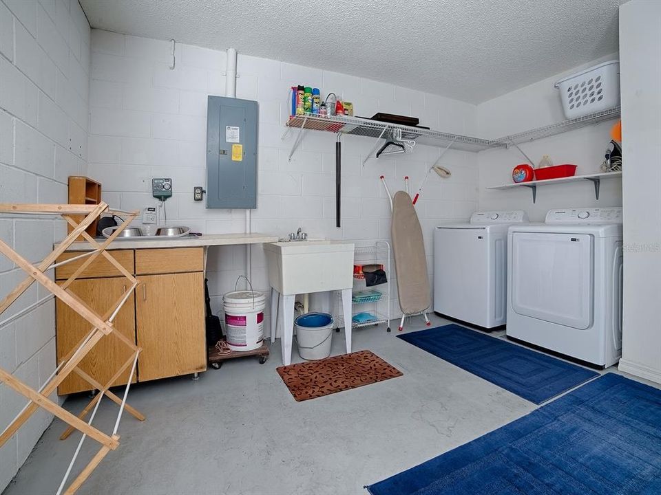 For Sale: $318,000 (2 beds, 2 baths, 1156 Square Feet)