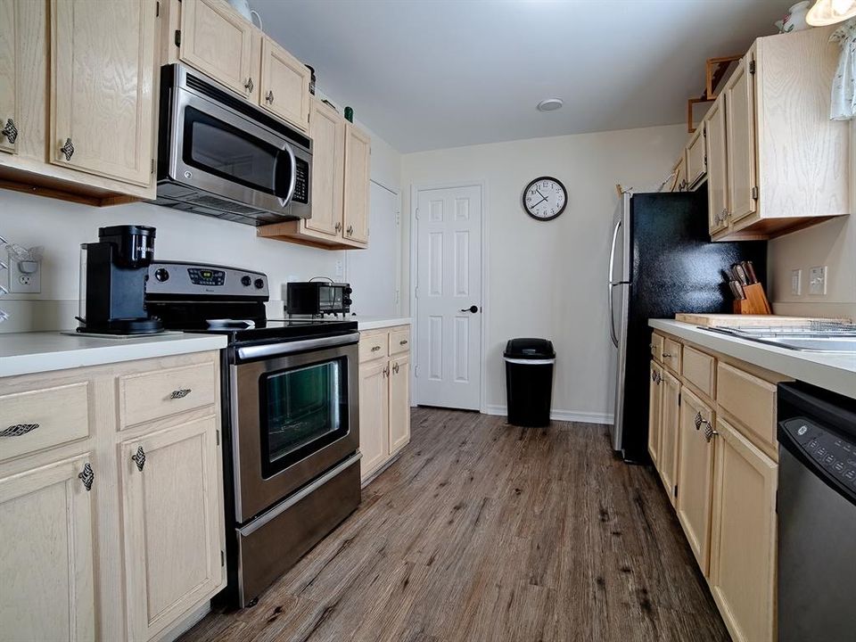 For Sale: $318,000 (2 beds, 2 baths, 1156 Square Feet)