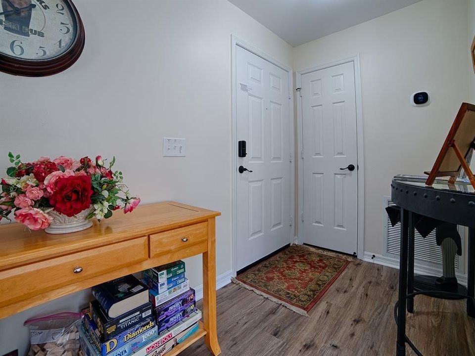 For Sale: $318,000 (2 beds, 2 baths, 1156 Square Feet)