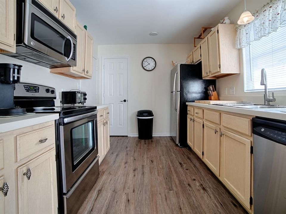 For Sale: $318,000 (2 beds, 2 baths, 1156 Square Feet)