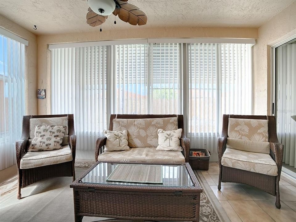 For Sale: $318,000 (2 beds, 2 baths, 1156 Square Feet)