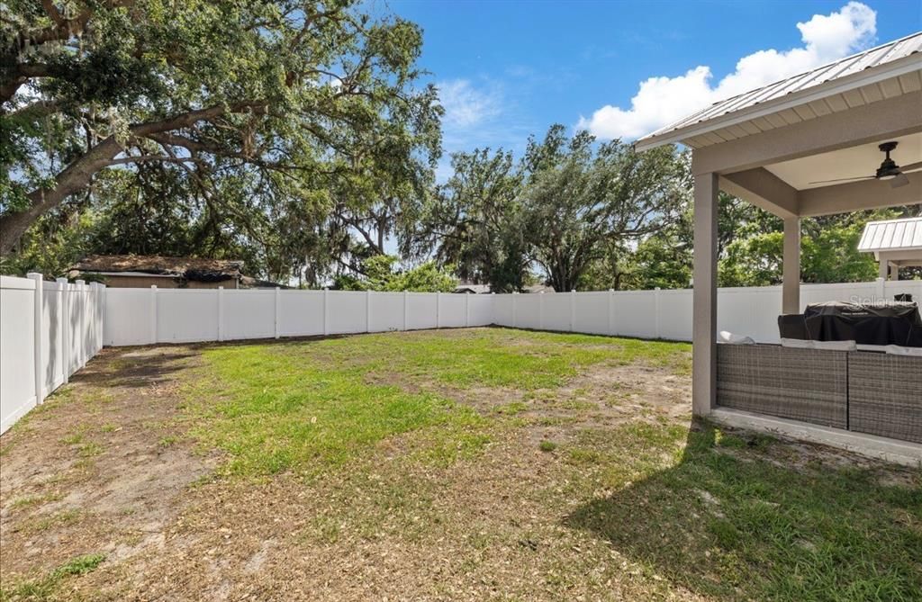 For Rent: $2,300 (3 beds, 2 baths, 1637 Square Feet)