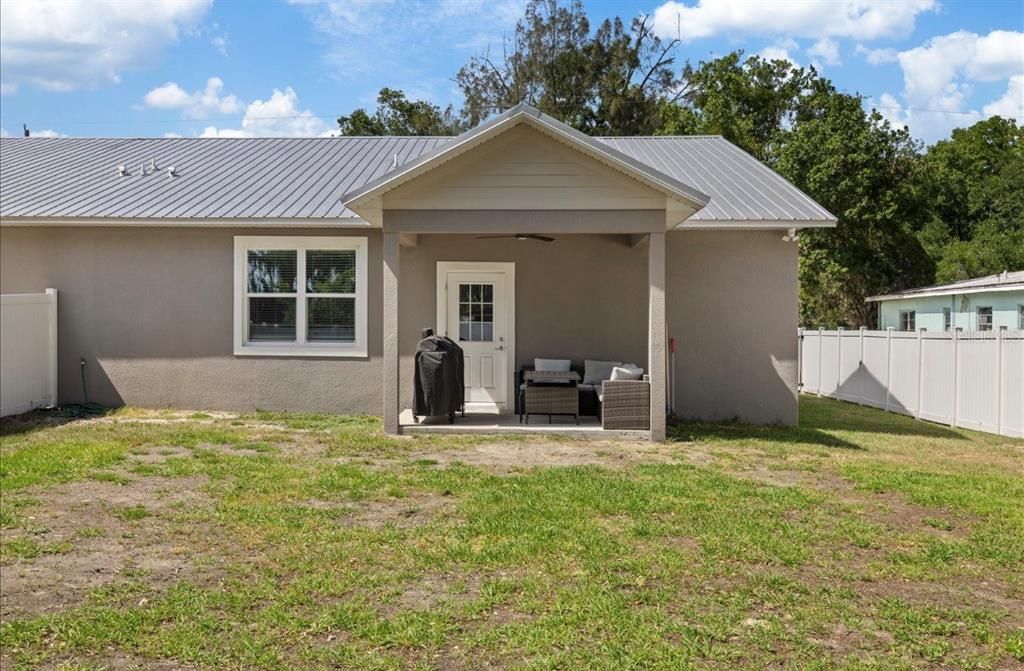 For Rent: $2,300 (3 beds, 2 baths, 1637 Square Feet)