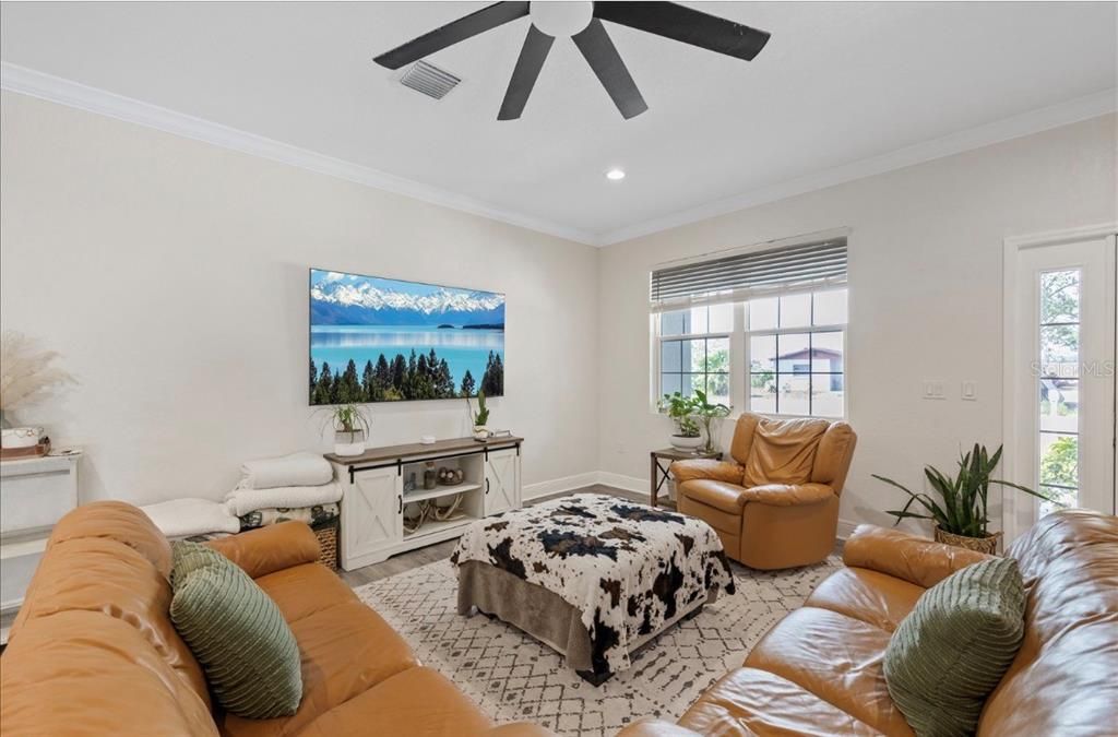 For Rent: $2,300 (3 beds, 2 baths, 1637 Square Feet)