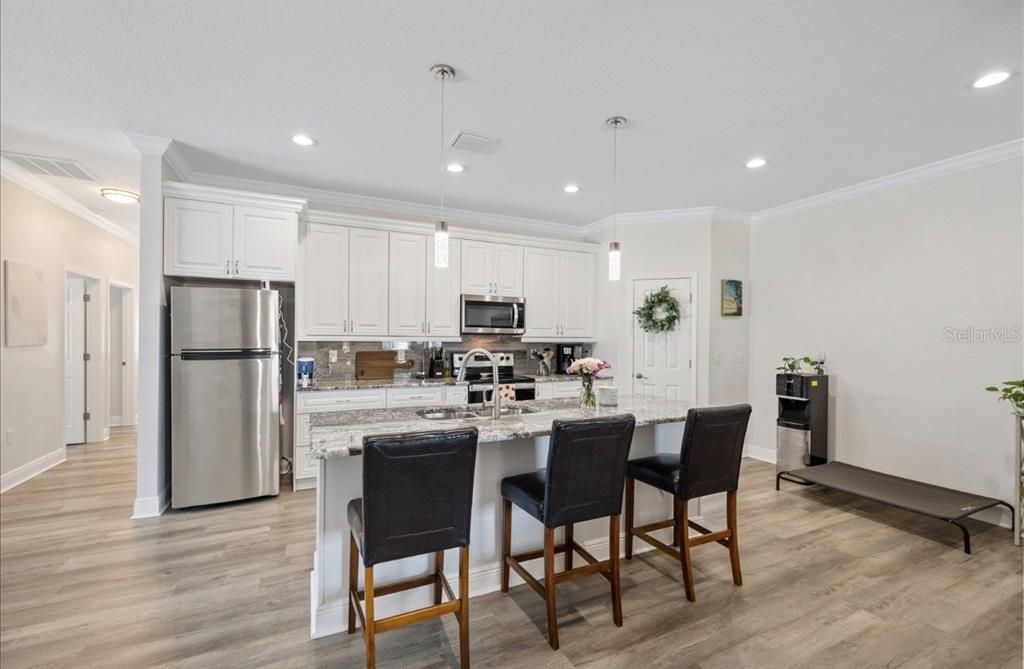 For Rent: $2,300 (3 beds, 2 baths, 1637 Square Feet)
