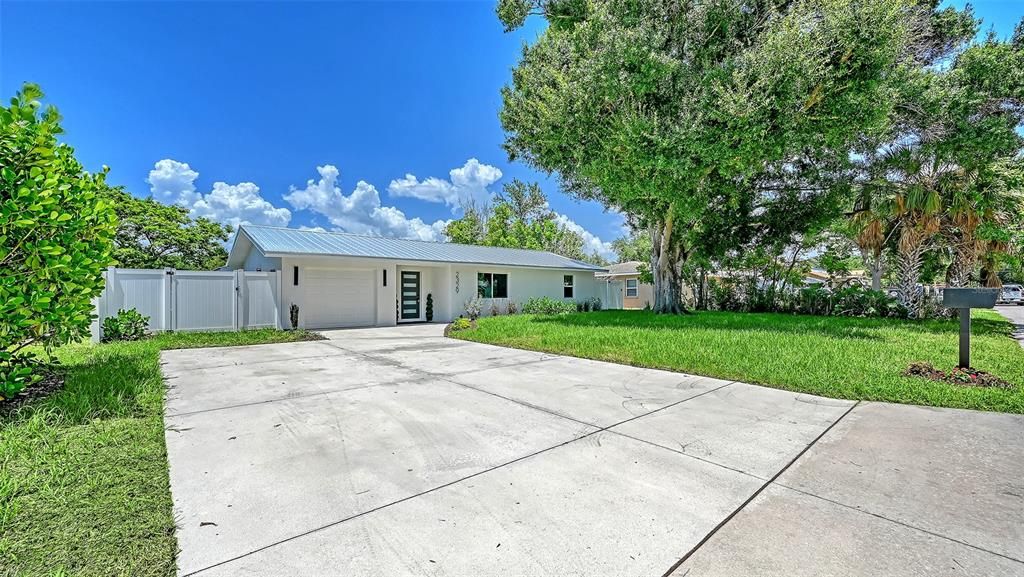 For Sale: $795,000 (3 beds, 2 baths, 1866 Square Feet)
