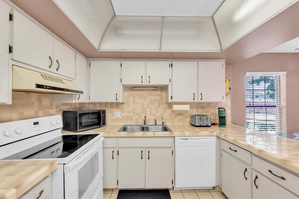 В аренду: $2,000 (2 спален, 2 ванн, 1410 Квадратных фут)