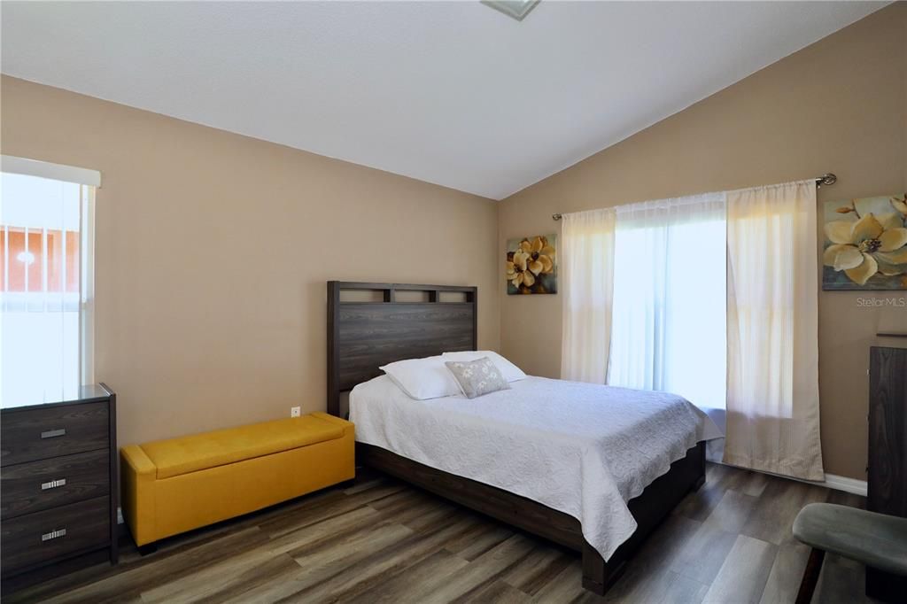 На продажу: $379,900 (3 спален, 2 ванн, 1466 Квадратных фут)