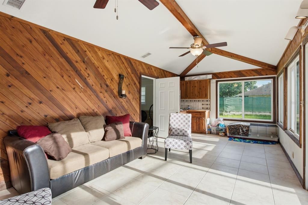 En Venta: $845,000 (5 camas, 2 baños, 3248 Pies cuadrados)