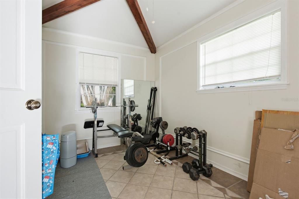 En Venta: $845,000 (5 camas, 2 baños, 3248 Pies cuadrados)