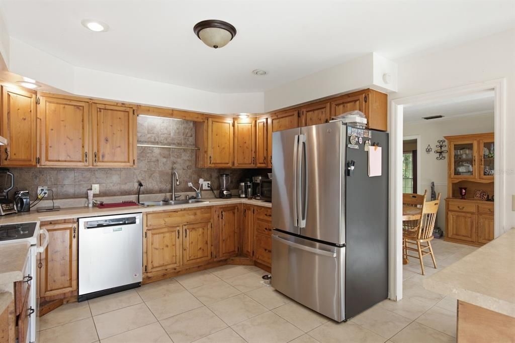 En Venta: $845,000 (5 camas, 2 baños, 3248 Pies cuadrados)