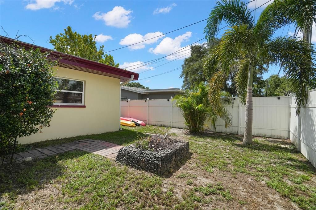 На продажу: $525,000 (3 спален, 2 ванн, 1711 Квадратных фут)