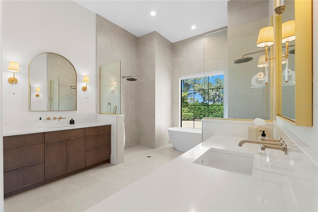 Activo con contrato: $2,800,000 (4 camas, 3 baños, 4036 Pies cuadrados)
