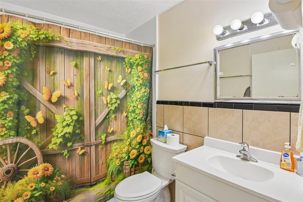 На продажу: $314,999 (3 спален, 2 ванн, 1904 Квадратных фут)