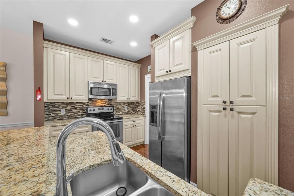 На продажу: $299,000 (3 спален, 2 ванн, 1460 Квадратных фут)