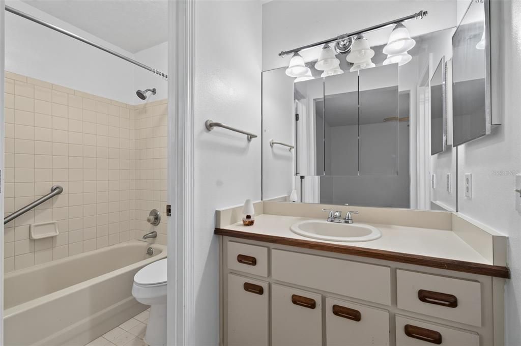 For Sale: $219,900 (3 beds, 2 baths, 1224 Square Feet)