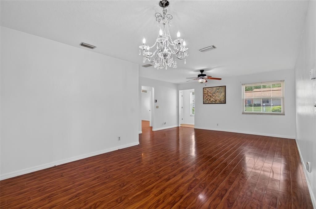 For Sale: $219,900 (3 beds, 2 baths, 1224 Square Feet)