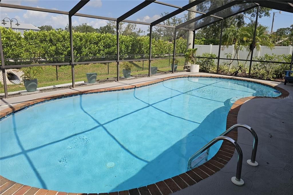 For Sale: $349,900 (2 beds, 1 baths, 1074 Square Feet)