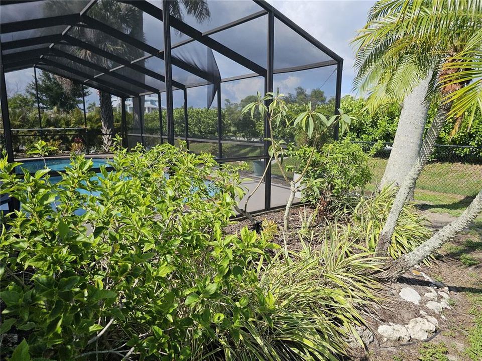 For Sale: $349,900 (2 beds, 1 baths, 1074 Square Feet)
