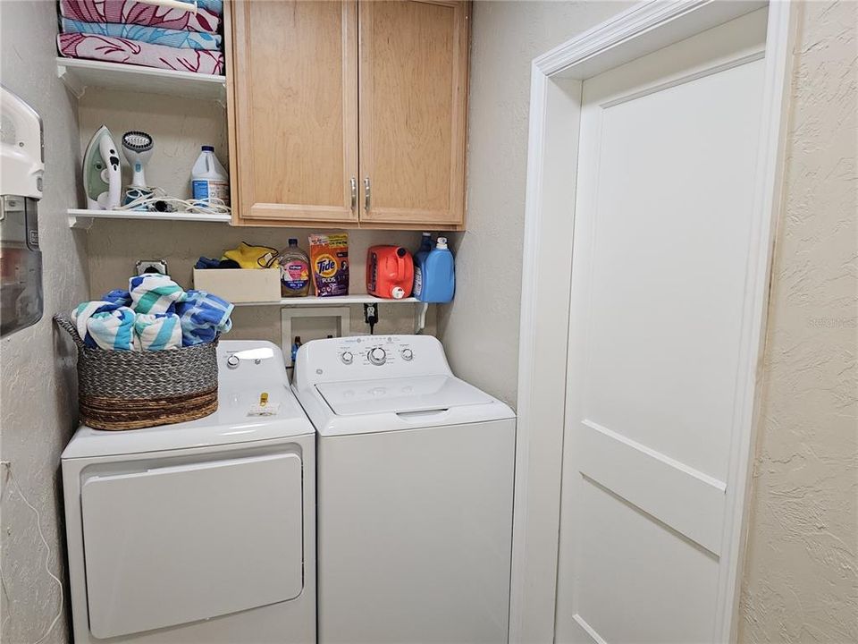 For Sale: $349,900 (2 beds, 1 baths, 1074 Square Feet)