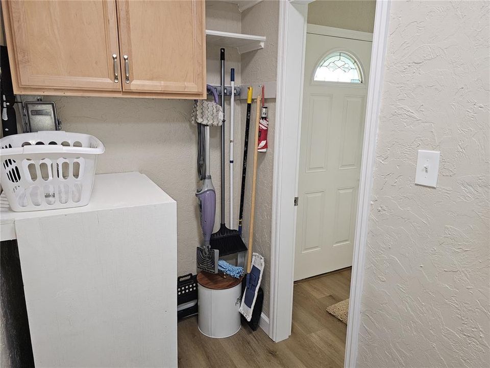 For Sale: $349,900 (2 beds, 1 baths, 1074 Square Feet)
