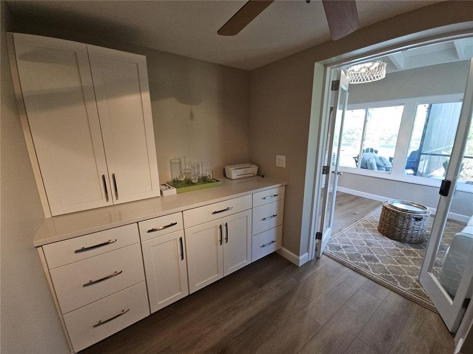 For Sale: $349,900 (2 beds, 1 baths, 1074 Square Feet)