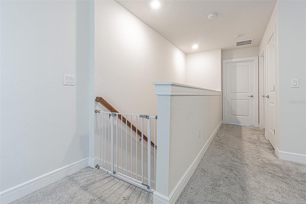 待售: $430,000 (4 贝兹, 3 浴室, 2203 平方英尺)