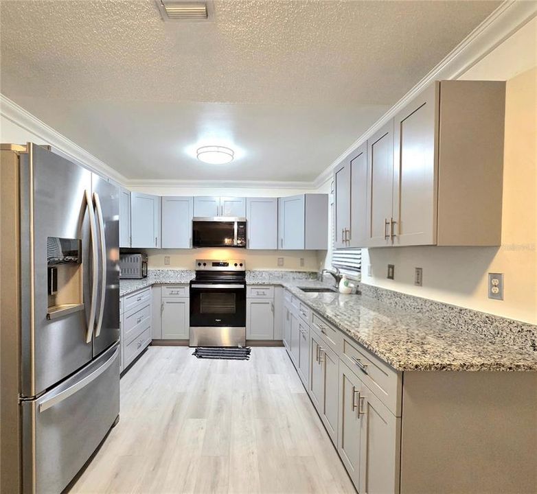 Под контрактом: $370,000 (3 спален, 2 ванн, 1895 Квадратных фут)