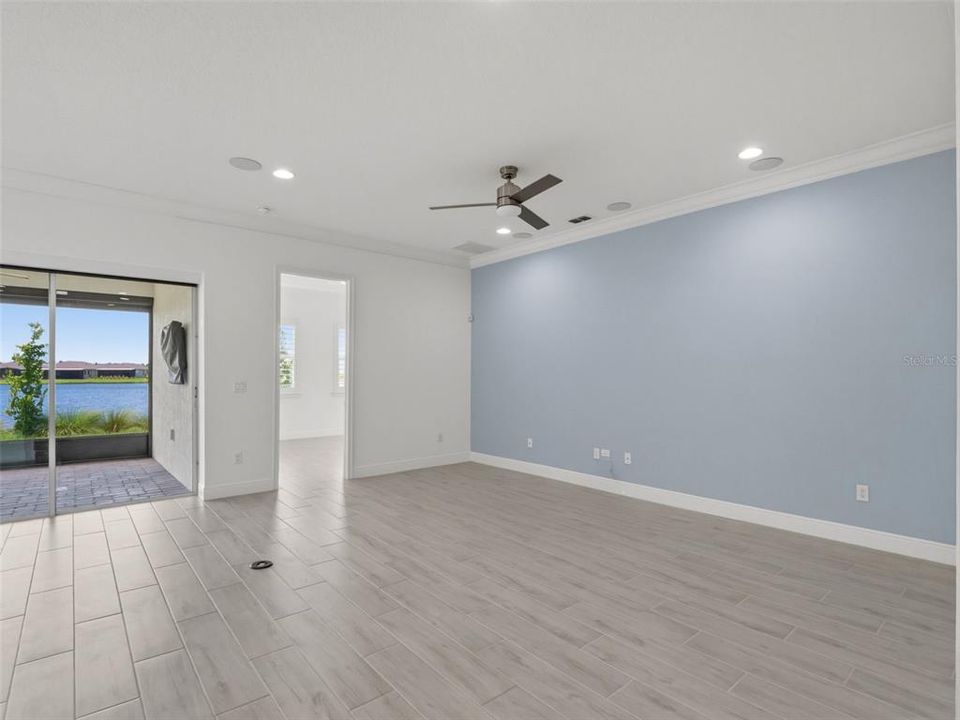 En Venta: $625,000 (3 camas, 3 baños, 2293 Pies cuadrados)